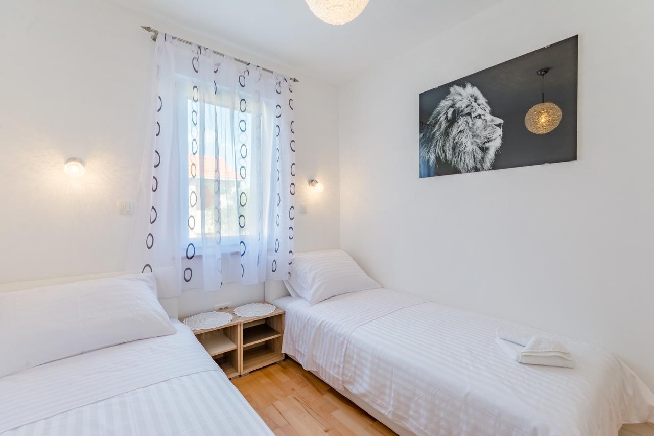 Apartments The Brothers Supetar Ngoại thất bức ảnh